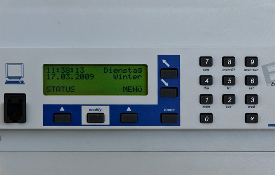 Mobatime-Uhrenanlagen-Hauptuhren-Zeitzentralen-ETC-Display