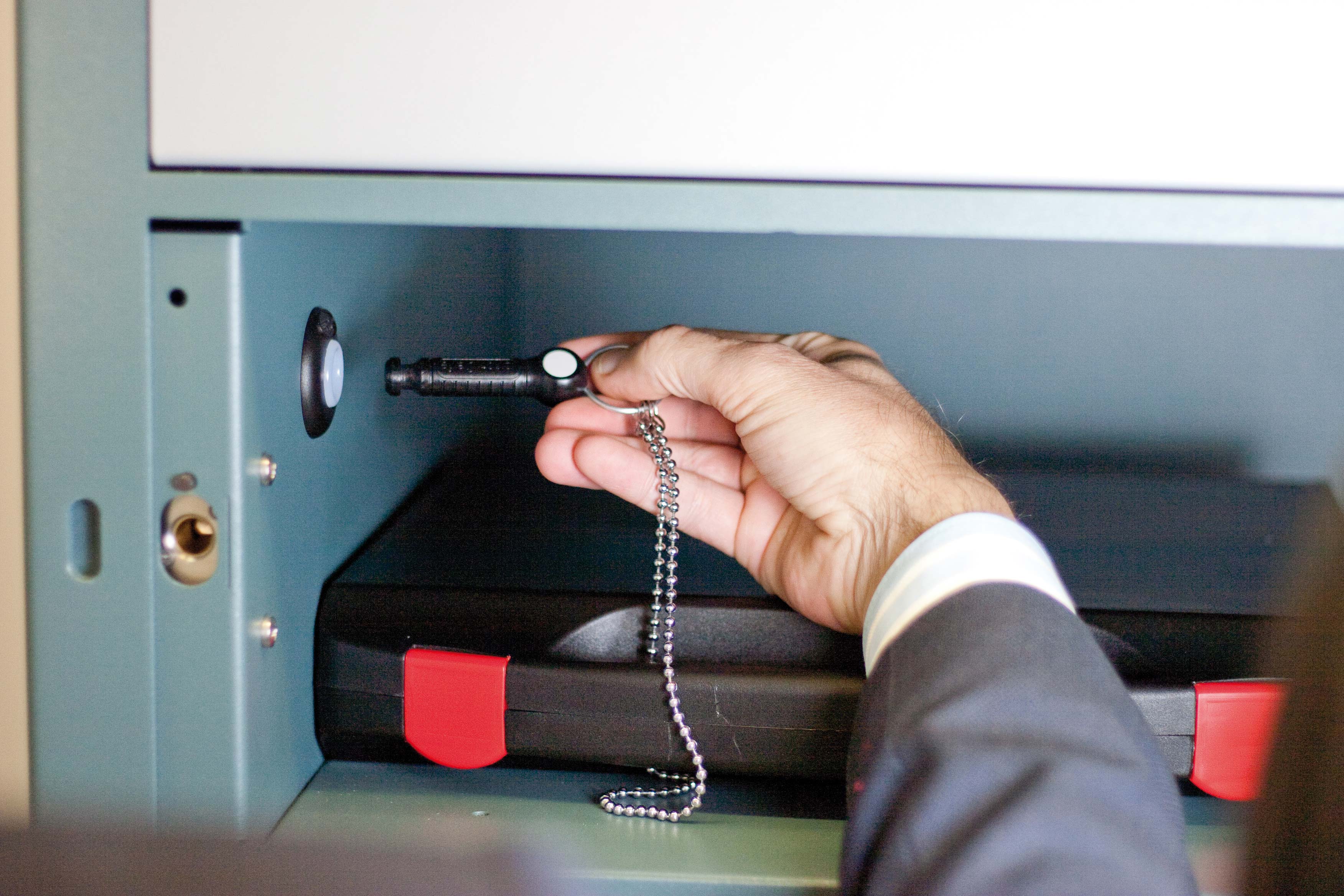 Mobatime-Zutrittskontrolle-Schluesselmanagementsystem-Koffer