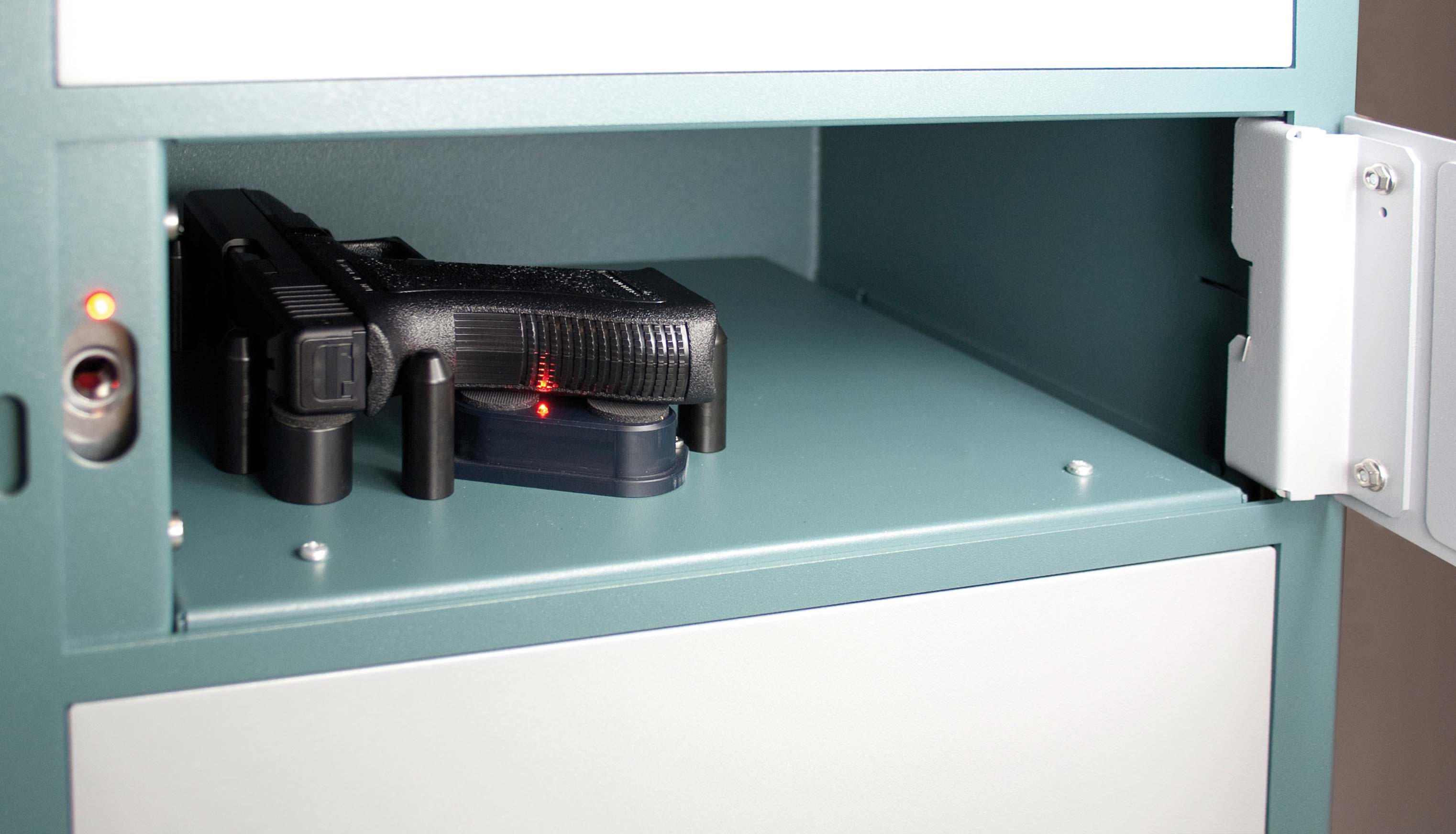 Mobatime-Zutrittskontrolle-Schluesselmanagementsystem-Waffe